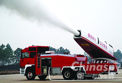 消防车装战斗机发动机可喷射百米应用高楼火灾
